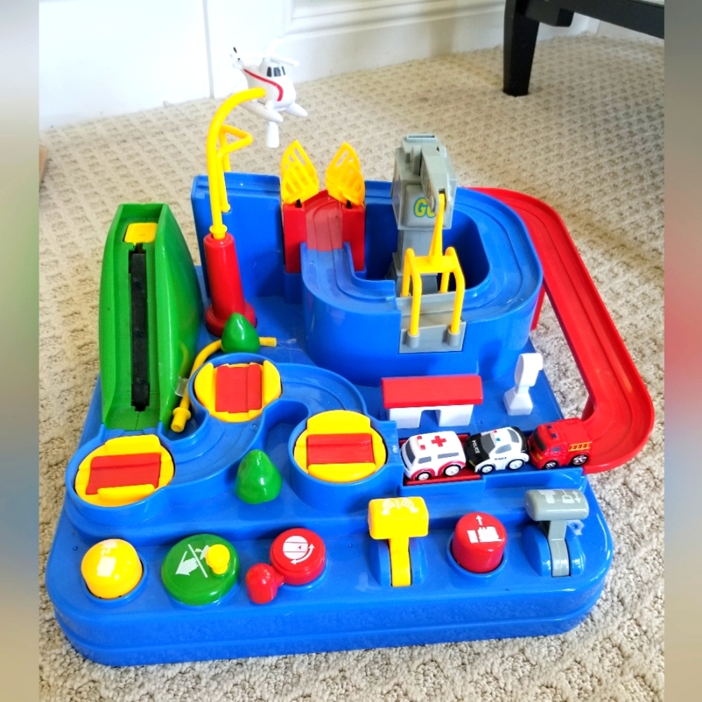 Car maze track toy